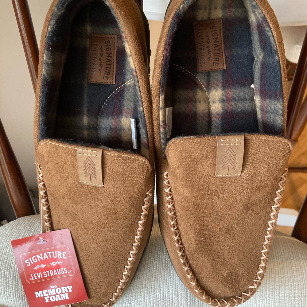 NWT Levi Strauss Signature Men’s Slipper Moccasins with Memory Foam.